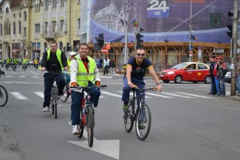 Bicicleta, cel mai rapid mijloc de transport în Oradea. Peste 500 de orădeni au pedalat victorioşi prin oraş (FOTO/VIDEO)