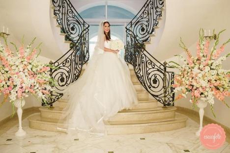 Nunta Oliviei Micula, din interior: Invitaţii au petrecut până dimineaţa într-o sală cu decoruri somptuoase (FOTO/VIDEO)