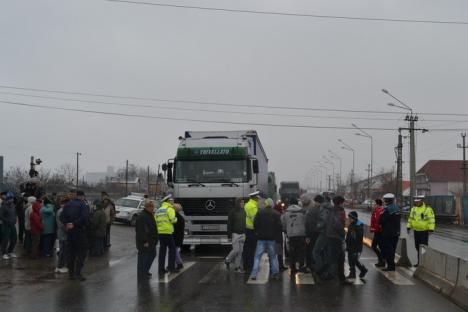 Centura sub asediu: Sute de maşini blocate în trafic de un protest al locuitorilor din zona Coriolan Hora (FOTO)