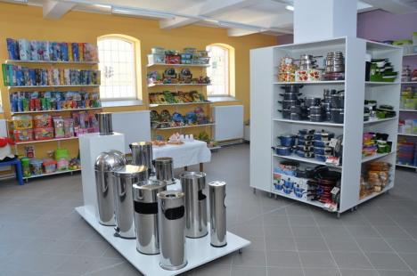 Plastor a inaugurat al treilea magazin din Oradea, cel mai mare deţinut de grup (FOTO)