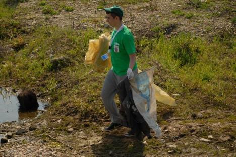 Cu mâna pe făraş! Campania de curăţenie de primăvară se încheie joi (FOTO)