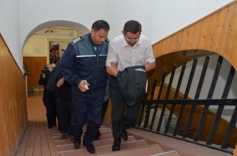 Acuzat de evaziune fiscală de 1,8 milioane de euro preotul Ovidiu Pop şi doi dintre complicii săi, au fost arestaţi (FOTO)