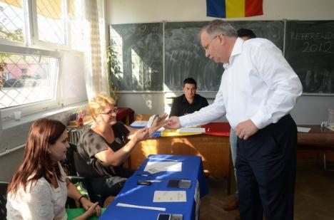 Mang, la referendum: "Am votat pentru o Românie în care să trăim fără frica de a vorbi la telefon" (FOTO)