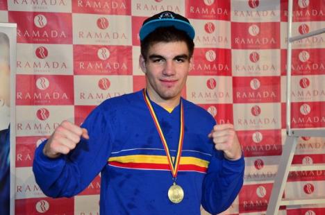 Rareş Macaru a devenit campion naţional de box la tineret, iar Şerban Ştiop, vicecampion (FOTO)