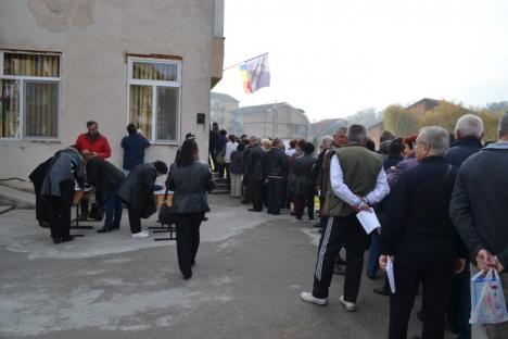 Turiştii din Felix se înghesuie la vot: "Au organizat votările ca în străinătate" (FOTO)