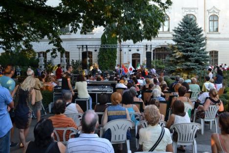 Artiştii orădeni au cântat pentru pace în parcul Palatului Baroc (FOTO/VIDEO)