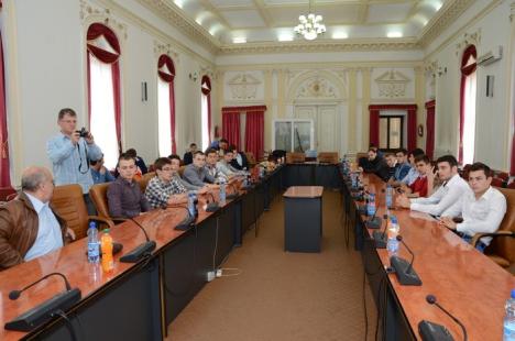 Campionii de la echipa de polo juniori I a CS Crişul, premiaţi de conducerea clubului (FOTO)