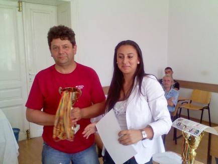 Performerii sezonului handbalistic judeţean 2011-2012 au fost premiaţi