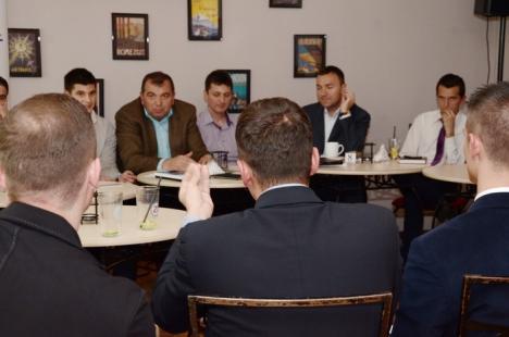 Tinerii PDL-işti s-au adunat la o cafenea politică să-şi discute problemele (FOTO)