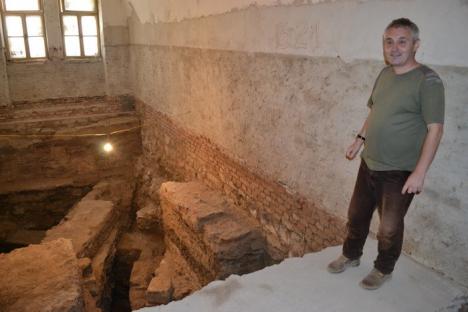 Misterele Cetăţii: Turiştii vor putea vizita morminte vechi de peste 600 de ani descoperite în beciurile palatului princiar (FOTO)