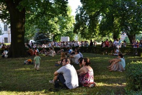 Artiştii orădeni au cântat pentru pace în parcul Palatului Baroc (FOTO/VIDEO)