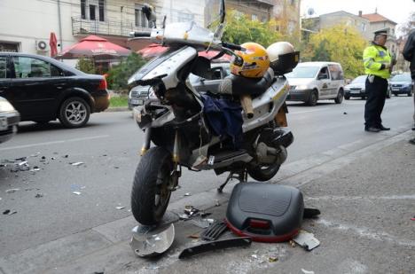 Mopedist de 35 de ani, luat pe capotă de un şofer imprudent (FOTO)