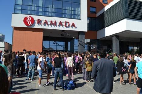 Prima preselecţie "Românii au Talent" la Oradea a strâns sute de concurenţi (FOTO)