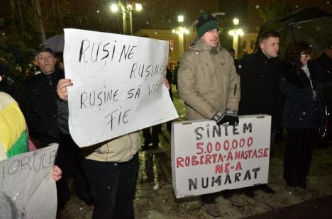 Oradea, seara a şasea de proteste: Unii manifestanţi s-au retras din cauza lozincilor vulgare (FOTO)