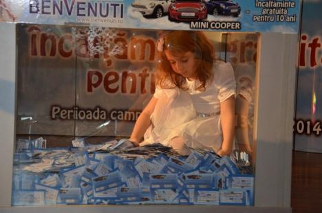 La mulţi ani, Benvenuti! Retailerul de încălţăminte a dat cadou două maşini Mini Cooper la aniversarea de 10 ani (FOTO)