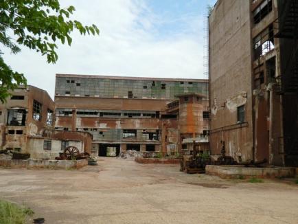 Fantomele industriale: Fabricile orădene care şi-au închis porţile lovite de criză au umplut oraşul de ruine abandonate (FOTO)