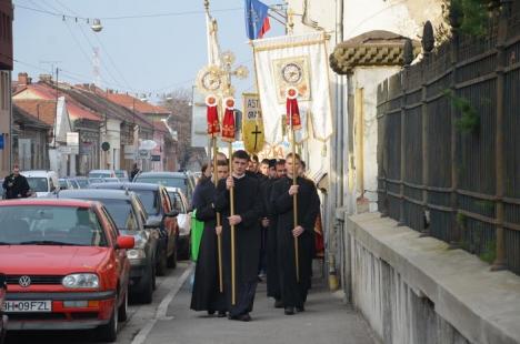 Încheierea Anului Credinţei, la Oradea: Sute de preoţi şi credincioşi greco catolici s-au rugat împreună (FOTO / VIDEO)