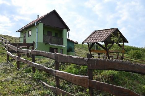 Sus în deal e o casă: Cum și-a cumpărat Pásztor o proprietate cu nici 2.500 euro (FOTO)