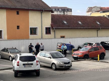 Descoperire șocantă în Oradea: Cadavrul unei femei, găsit într-o remorcă, în zona blocurilor Prima Oneștilor. Se fac cercetări pentru omor (FOTO/VIDEO)