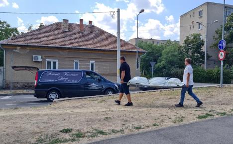 Cadavru găsit plutind în Crișul Repede în Oradea, lângă Podul Decebal (FOTO / VIDEO)