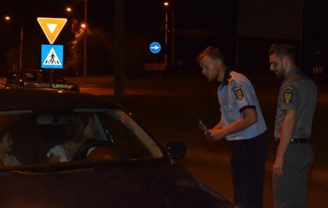 Pentru că le pasă: Poliţiştii i-au aşteptat cu apă şi cafea pe şoferii care au intrat în ţară prin Borş (FOTO)