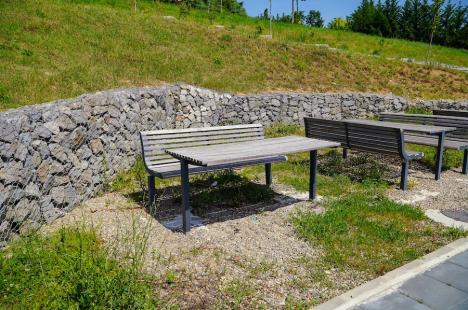 Cafeneaua cu panoramă de pe dealul Ciuperca din Oradea a fost redeschisă după aproape 8 ani. Grădina publică pare abandonată (FOTO)