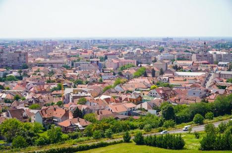 Cafeneaua cu panoramă de pe dealul Ciuperca din Oradea a fost redeschisă după aproape 8 ani. Grădina publică pare abandonată (FOTO)