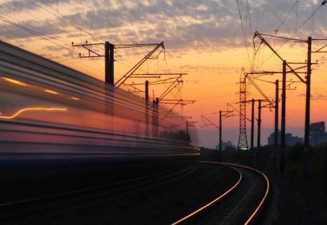 Guvernul aprobă 5.000 de exproprieri pentru reabilitarea și electrificarea căii ferate Oradea - Cluj, proiect de 9 miliarde de lei