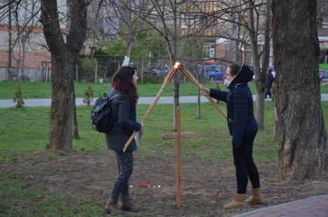 Circa 250 de orădeni au înfruntat frigul pentru a participa la Calea Crucii, organizată în parcul Olosig (FOTO)