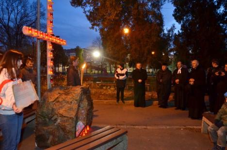 Circa 250 de orădeni au înfruntat frigul pentru a participa la Calea Crucii, organizată în parcul Olosig (FOTO)