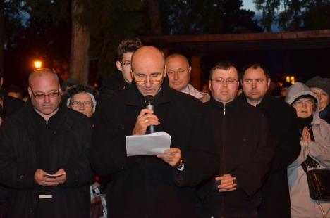 Circa 250 de orădeni au înfruntat frigul pentru a participa la Calea Crucii, organizată în parcul Olosig (FOTO)