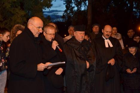 Circa 250 de orădeni au înfruntat frigul pentru a participa la Calea Crucii, organizată în parcul Olosig (FOTO)