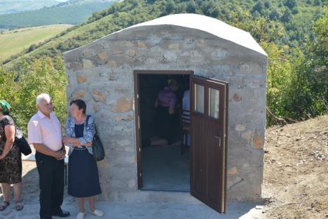 Pelerini credincioşi sau doar turişti, bihorenii pot admira încă un loc frumos: în slovăcime a fost sfinţită Crucea de pe Valea Cerului (FOTO/VIDEO)