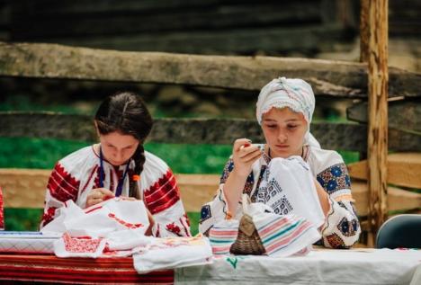 Cămașa cu altiță din România, inclusă în patrimoniul UNESCO