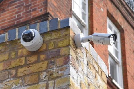 Jos Big Brother! Regulamentul privind datele personale îi pune pe vecini cap în cap în privinţa camerelor de supraveghere