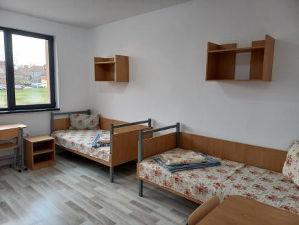 Universitatea din Oradea dă în folosință camere noi în căminul de pe strada Făgărașului (FOTO)