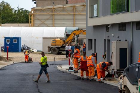 „Hotel” Universitatea din Oradea: A fost inaugurat noul cămin studențesc, primul cu camere de două persoane și baie proprie (FOTO)