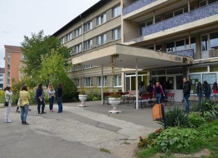 Studenţi mulţi, locuri puţine: Încep cazările în căminele studenţeşti din Oradea