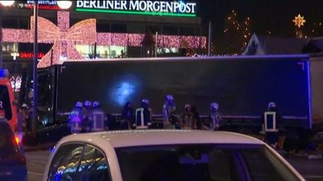 Atac terorist la Berlin: Un camion a intrat în mulţimea strânsă la Târgul de Crăciun (FOTO / VIDEO)