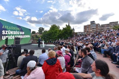 Ministrul ungar al Transporturilor a dat startul campaniei electorale a UDMR, la Oradea: 'Ne străduim să-i trimitem la naiba' (FOTO)