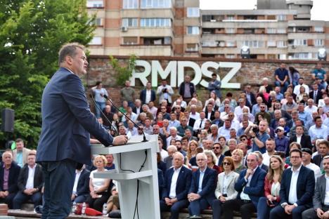 Ministrul ungar al Transporturilor a dat startul campaniei electorale a UDMR, la Oradea: 'Ne străduim să-i trimitem la naiba' (FOTO)
