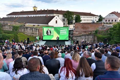 Ministrul ungar al Transporturilor a dat startul campaniei electorale a UDMR, la Oradea: 'Ne străduim să-i trimitem la naiba' (FOTO)