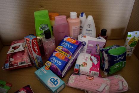 Elevii din Oradea adună produse de igienă pentru femeile sărace din Bihor până în 7 martie (FOTO)