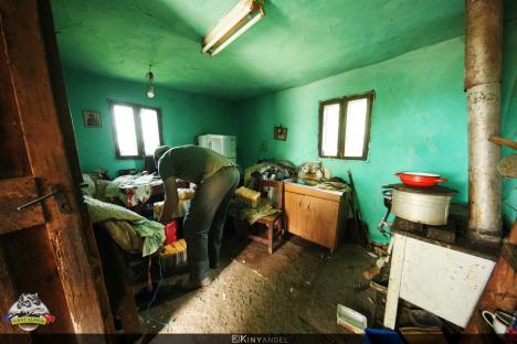 'Speranţă şi credinţă': Familii izolate din Bihor au primit daruri din partea aventurierilor cu maşini off-road (FOTO)