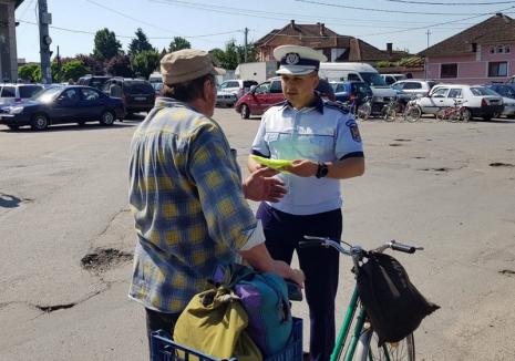 Polițiștii din Bihor împart veste şi sfaturi pentru biciclişti. Care sunt principalele reguli pentru a circula pe două roţi (FOTO)
