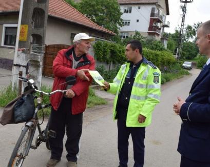 Polițiștii din Bihor împart veste şi sfaturi pentru biciclişti. Care sunt principalele reguli pentru a circula pe două roţi (FOTO)