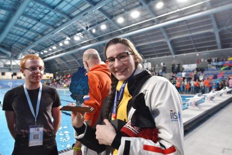 Imnul României s-a auzit la campionatul de „gheață” de la Oradea: La doar 19 ani, înotătoarea Simona Chiru a doborât un record mondial (FOTO)