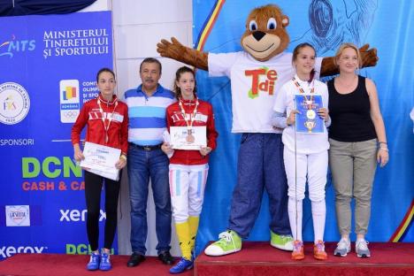 Cinci medalii pentru orădencele de la LPS Bihorul, la Campionatul Naţional de Scrimă pentru Copii de la Bucureşti (FOTO)