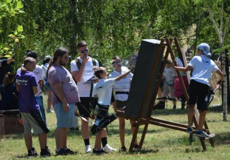 80 de sportivi s-au întrecut la tir cu arcul în șanțul Cetății Oradea (FOTO)