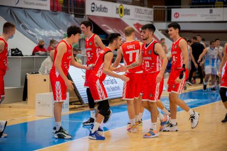 Baschetbaliştii de la LPS Bihorul CSM Oradea, vicecampioni naţionali la U18 (FOTO)